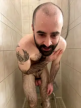 Faded-Solo online show from October 17, 2025, 1:42 am