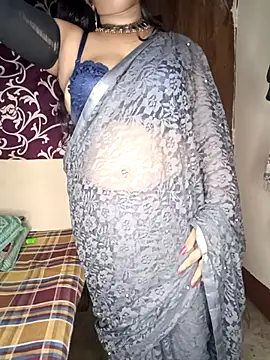 Hot muskaan online show from November 19, 2025, 6:08 pm