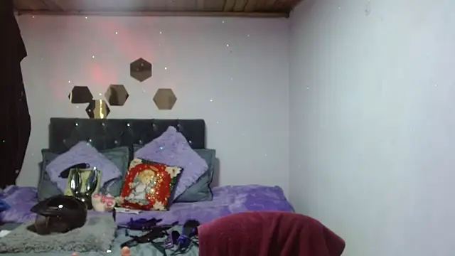 brittanysexhot online show from December 4, 2025, 7:02 pm