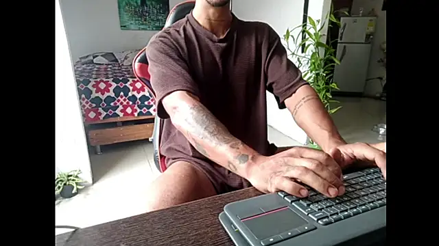 Adam Valenciia online show from June 15, 2026, 4:39 pm