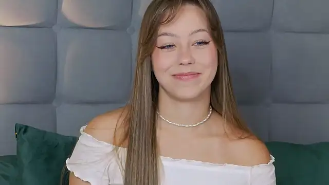 Snapshot of TheEmma chatting on March 17, 2026, 12:08 pm TheEmma online show from March 17, 2026, 12:08 pm