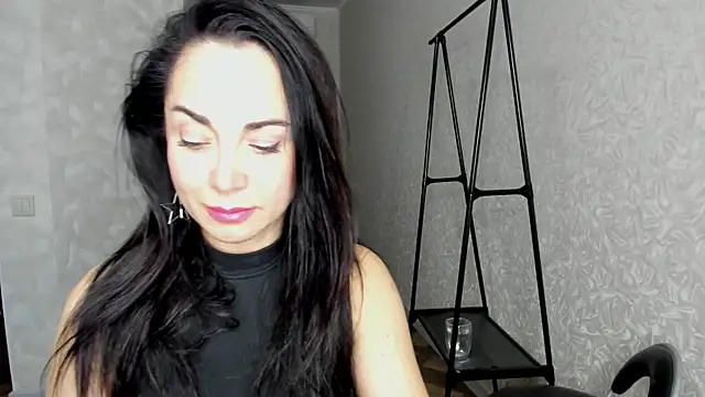 Monica Weiss online show from March 4, 2025, 8:49 pm