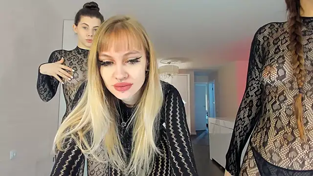 Snapshot of linda_x_x chatting on March 4, 2026, 8:11 am linda x x online show from March 4, 2026, 8:11 am