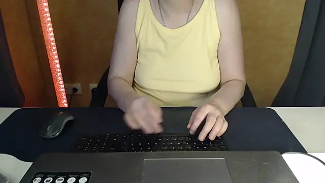 Sweet Phoenix online show from May 23, 2026, 11:42 am