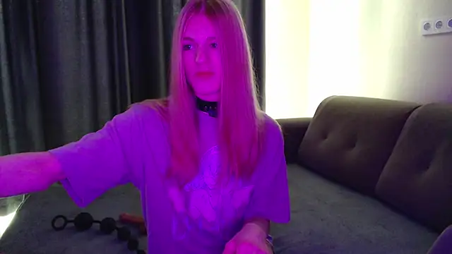 blaire  18 online show from March 6, 2025, 6:41 am