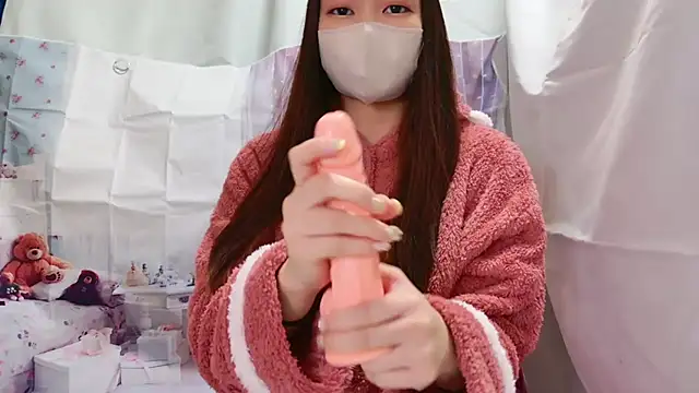 Snapshot of rei-012- chatting on January 10, 2025, 5:45 pm rei-012- online show from January 10, 2025, 5:45 pm