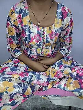 lovelygirl4567 online show from July 4, 2026, 2:32 pm