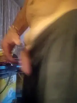 Snapshot of Cloudin_around chatting on October 29, 2025, 8:41 pm Cloudin around online show from October 29, 2025, 8:41 pm