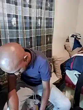 MKbesxxx online show from March 15, 2025, 6:32 pm