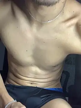 gabrielzinnnn085 online show from April 24, 2026, 10:23 pm
