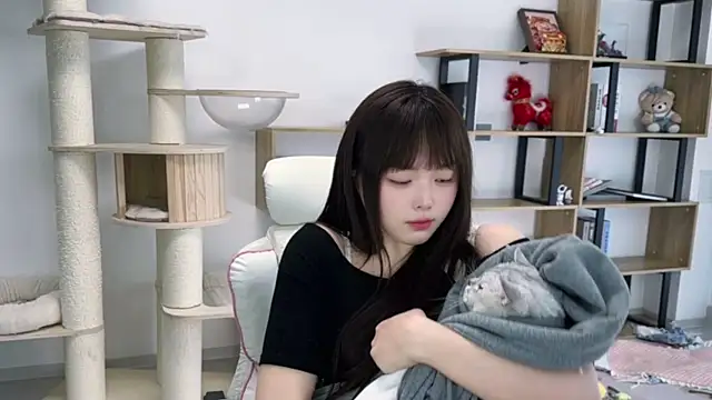 Chenjing0 online show from May 6, 2026, 7:34 am
