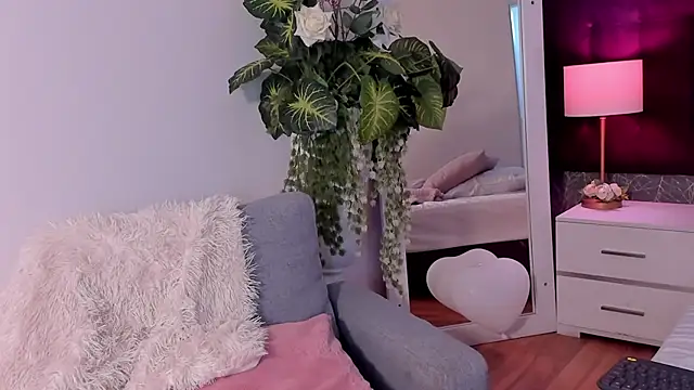 LiaCathaleya online show from October 6, 2025, 8:20 pm