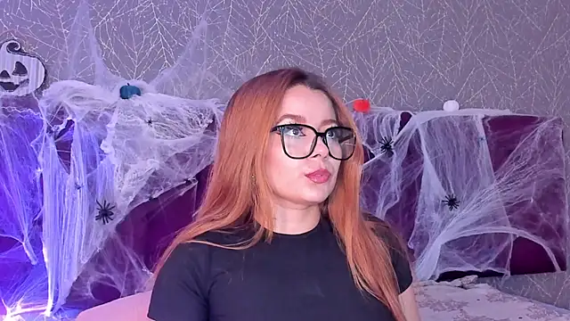 LiaCathaleya online show from October 13, 2025, 8:21 pm