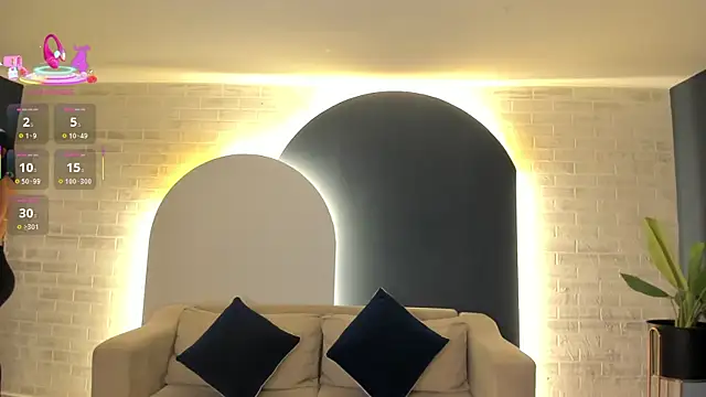 NiaSalvatore online show from November 24, 2025, 7:03 pm