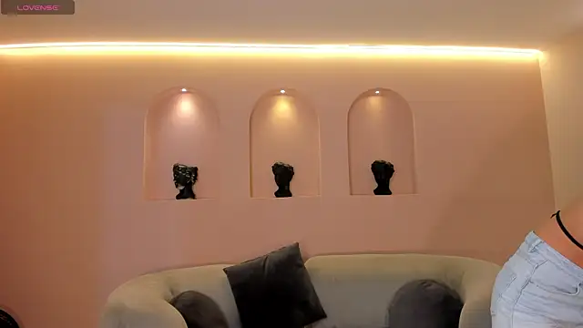 NiaSalvatore online show from October 30, 2025, 6:27 pm