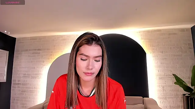 Snapshot of NiaSalvatore chatting on June 12, 2026, 7:44 pm NiaSalvatore online show from June 12, 2026, 7:44 pm