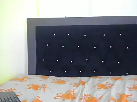 Snapshot of violetadumsper chatting on November 21, 2025, 3:49 am violetadumsper online show from November 21, 2025, 3:49 am