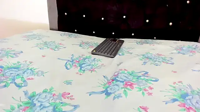 Snapshot of violetadumsper chatting on January 9, 2026, 2:40 am violetadumsper online show from January 9, 2026, 2:40 am