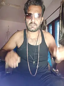 MAGNETICDADDY8 online show from November 13, 2025, 7:01 am