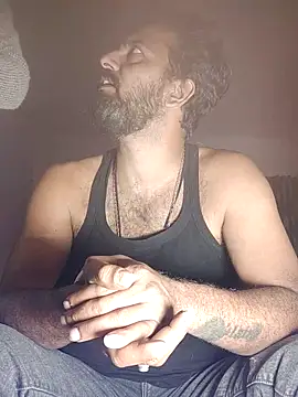 MAGNETICDADDY8 online show from December 17, 2025, 1:32 am