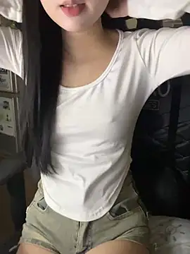 Snapshot of michikami18 chatting on January 11, 2025, 2:36 pm michikami18 online show from January 11, 2025, 2:36 pm