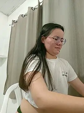 Snapshot of camillebr chatting on October 5, 2025, 11:17 pm camillebr online show from October 5, 2025, 11:17 pm