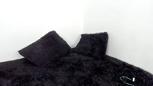 Laurensmith9 online show from October 8, 2025, 12:39 pm