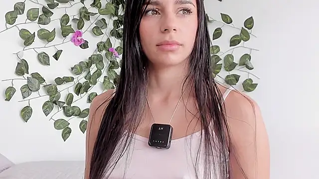 Laurensmith9 online show from April 28, 2026, 2:21 pm