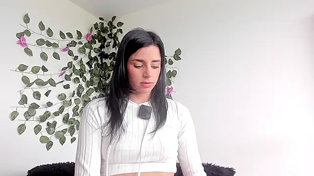Laurensmith9 online show from June 10, 2026, 4:41 pm