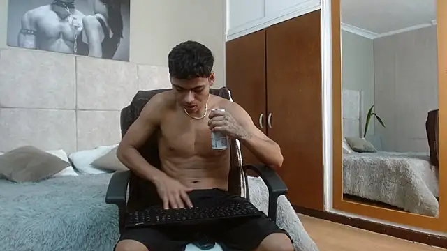 adam piarse01 online show from September 26, 2025, 2:07 am