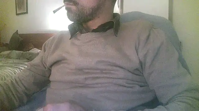 Snapshot of Patrickhound chatting on November 28, 2025, 12:44 am Patrickhound online show from November 28, 2025, 12:44 am