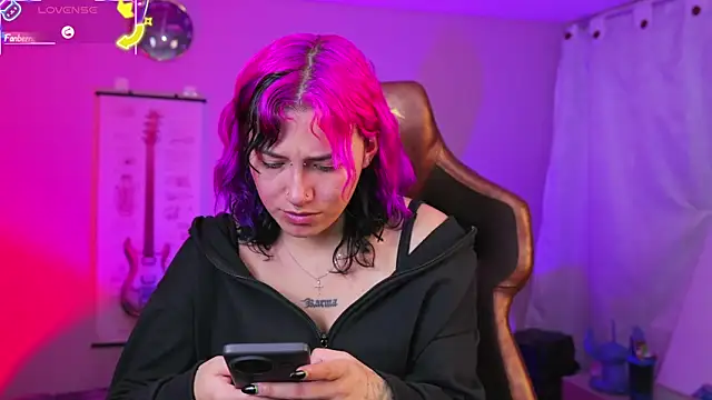  zephyr  online show from October 2, 2025, 3:43 am