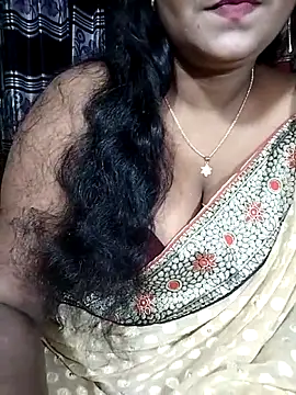 Snapshot of YERY_HOT chatting on October 13, 2025, 7:15 pm YERY HOT online show from October 13, 2025, 7:15 pm