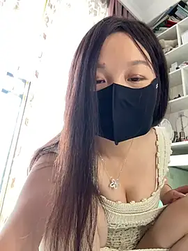 SSSniang- online show from May 6, 2026, 12:47 am