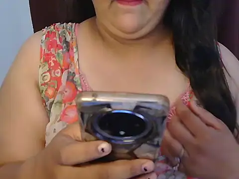 Jenny lovee online show from April 22, 2026, 12:01 pm