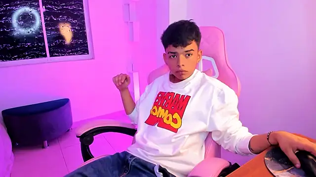 Snapshot of angelyoung18 chatting on February 28, 2025, 7:56 pm angelyoung18 online show from February 28, 2025, 7:56 pm