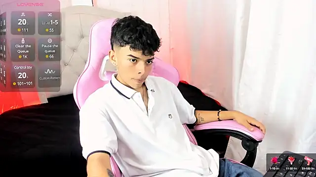 Snapshot of angelyoung18 chatting on January 28, 2025, 7:42 pm angelyoung18 online show from January 28, 2025, 7:42 pm