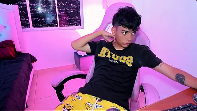 Snapshot of angelyoung18 chatting on March 22, 2025, 8:26 pm angelyoung18 online show from March 22, 2025, 8:26 pm