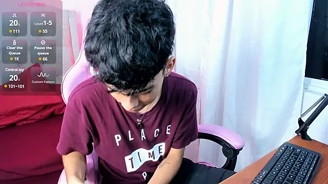 Snapshot of angelyoung18 chatting on January 21, 2025, 7:39 pm angelyoung18 online show from January 21, 2025, 7:39 pm