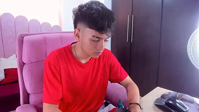 Snapshot of angelyoung18 chatting on March 15, 2025, 7:48 pm angelyoung18 online show from March 15, 2025, 7:48 pm