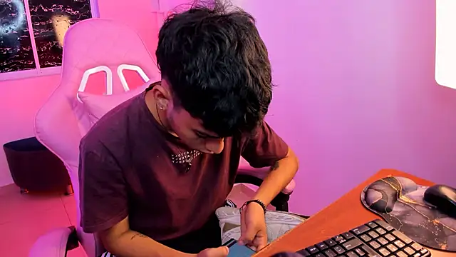 Snapshot of angelyoung18 chatting on March 1, 2025, 3:38 pm angelyoung18 online show from March 1, 2025, 3:38 pm