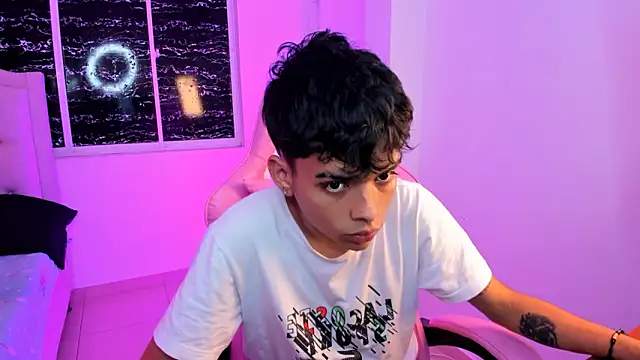 Snapshot of angelyoung18 chatting on February 7, 2025, 7:49 pm angelyoung18 online show from February 7, 2025, 7:49 pm