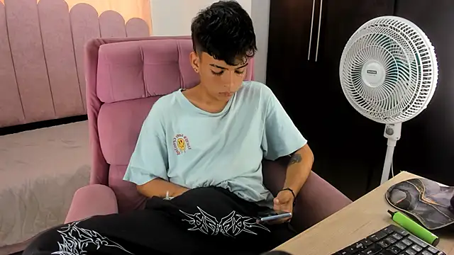 Snapshot of angelyoung18 chatting on March 21, 2025, 7:46 pm angelyoung18 online show from March 21, 2025, 7:46 pm