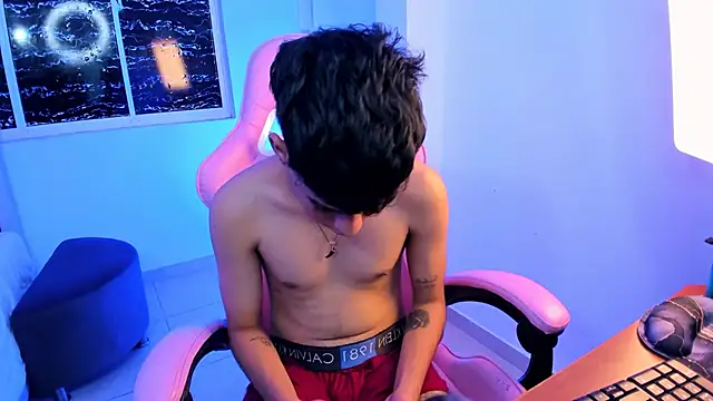 Snapshot of angelyoung18 chatting on February 21, 2025, 10:37 pm angelyoung18 online show from February 21, 2025, 10:37 pm