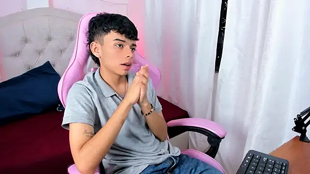 Snapshot of angelyoung18 chatting on January 17, 2025, 7:38 pm angelyoung18 online show from January 17, 2025, 7:38 pm