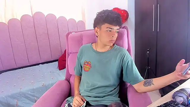 Snapshot of angelyoung18 chatting on March 5, 2025, 7:38 pm angelyoung18 online show from March 5, 2025, 7:38 pm