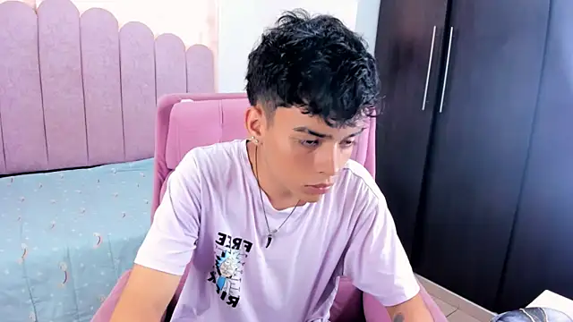 Snapshot of angelyoung18 chatting on March 3, 2025, 7:49 pm angelyoung18 online show from March 3, 2025, 7:49 pm