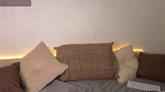 emilytrays online show from March 15, 2025, 4:35 am