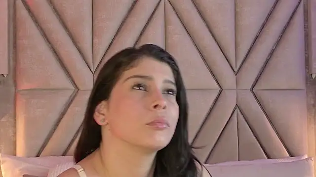 MilaRux online show from November 13, 2025, 4:55 pm