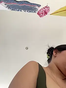 MilaRux online show from March 15, 2025, 4:10 pm